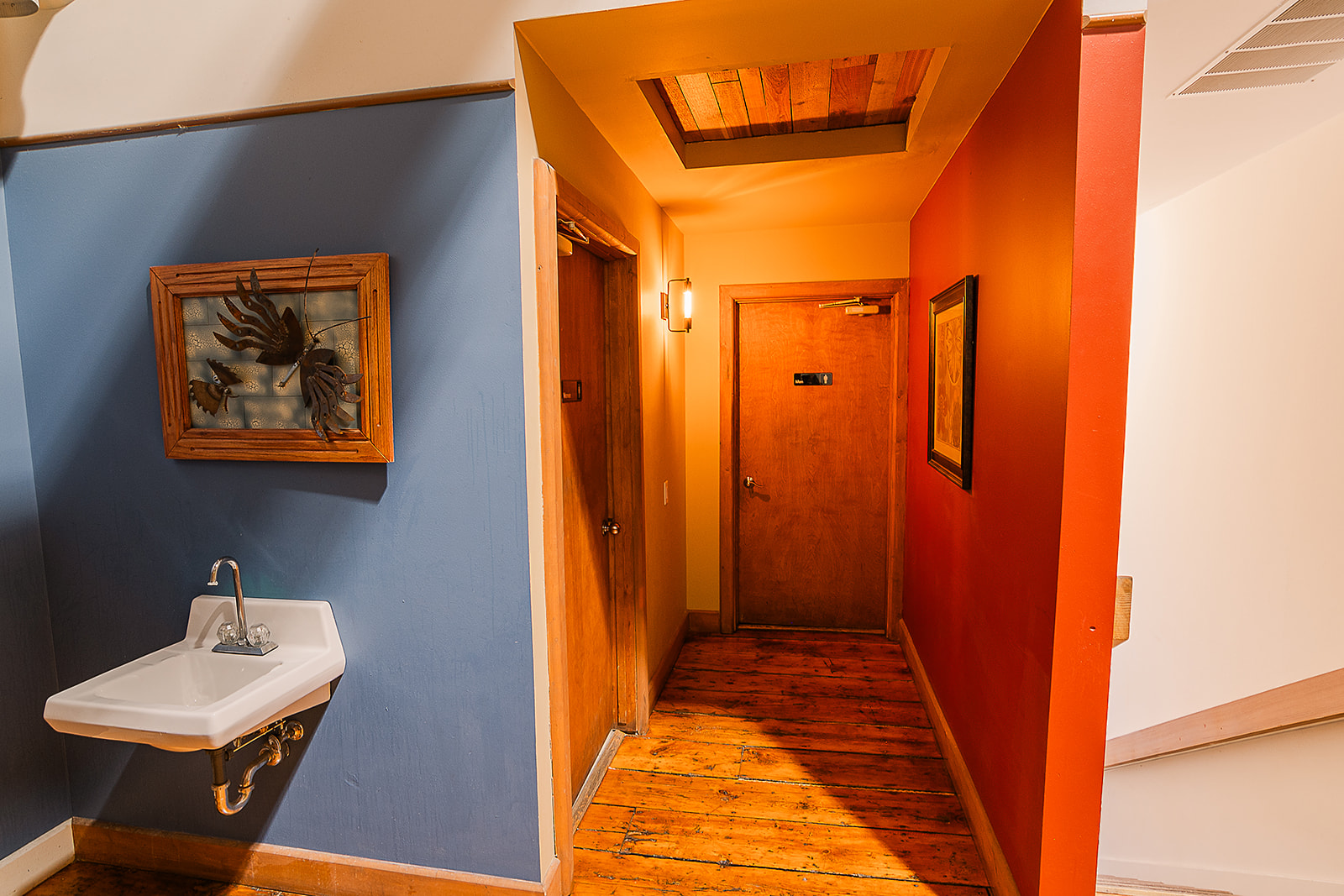 303 Paterson ste 1 upstairs 13 hallway.jpg