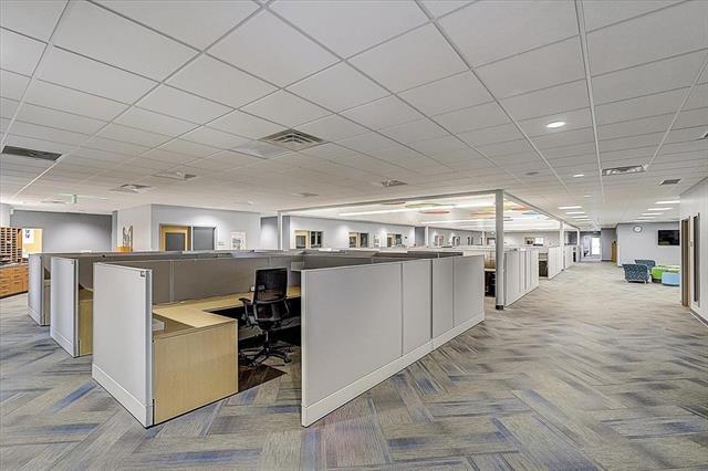Ramaker Large Center Cubicle Area.jpg
