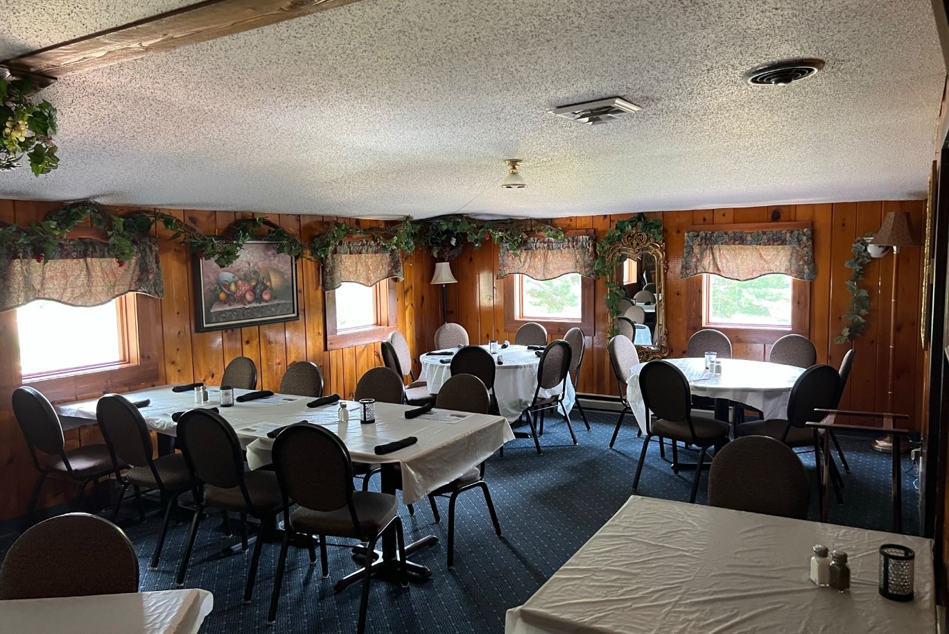Dining 3.JPG