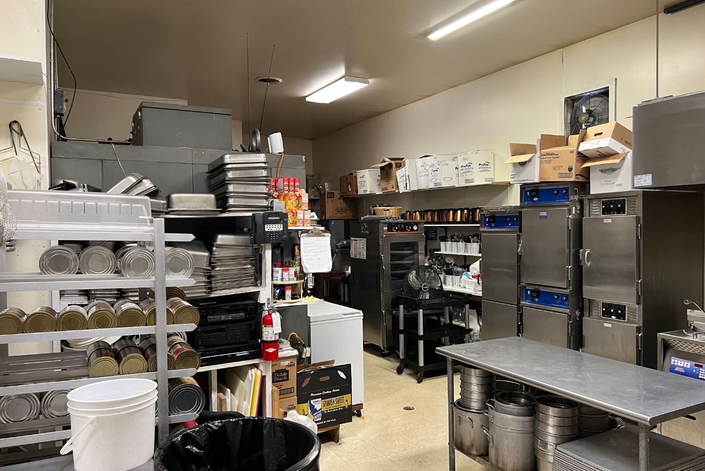 Kitchen 2.JPG