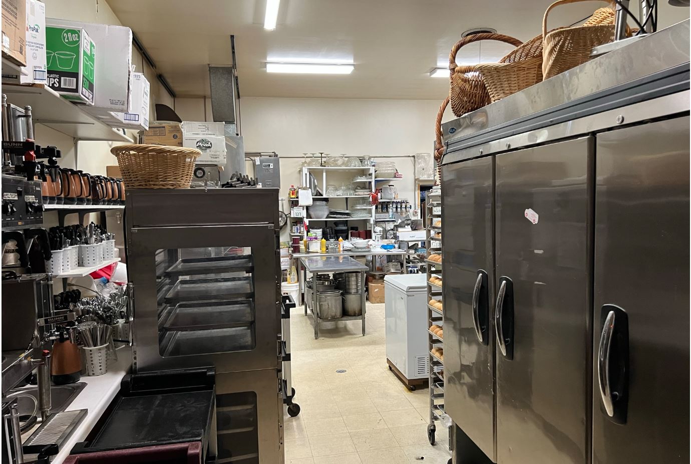 Kitchen 3.JPG