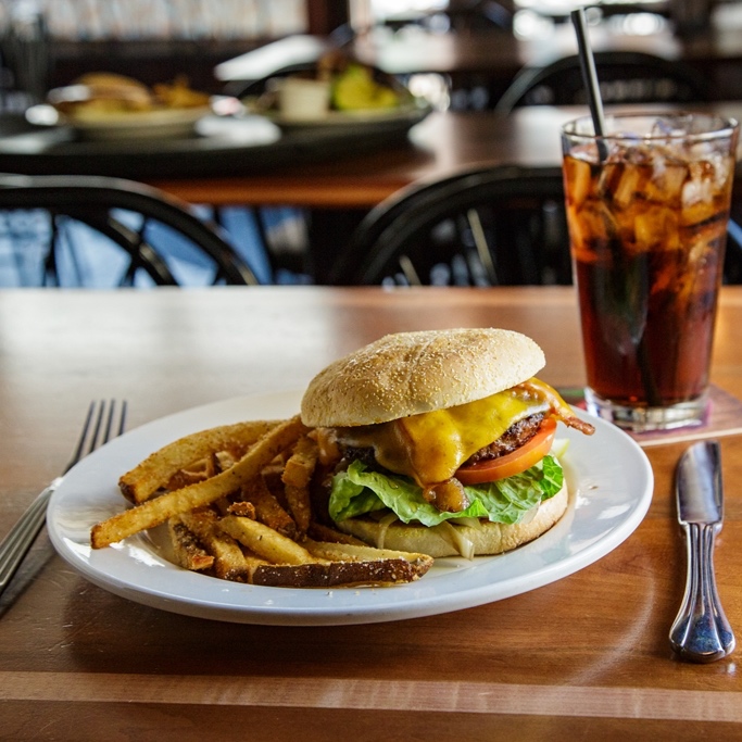 Argus Cheeseburger 5.jpg