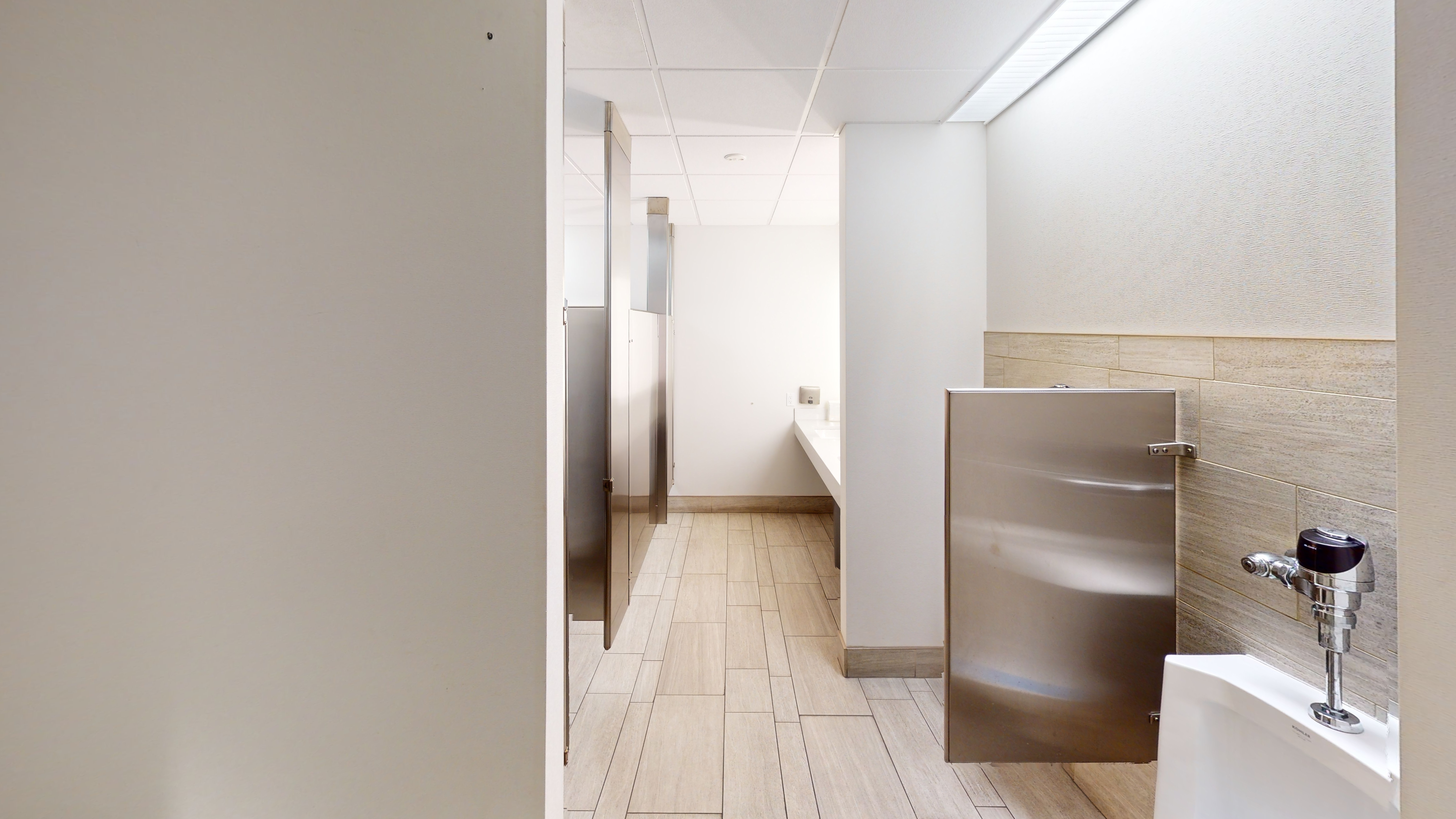 Suite 100 21.jpg