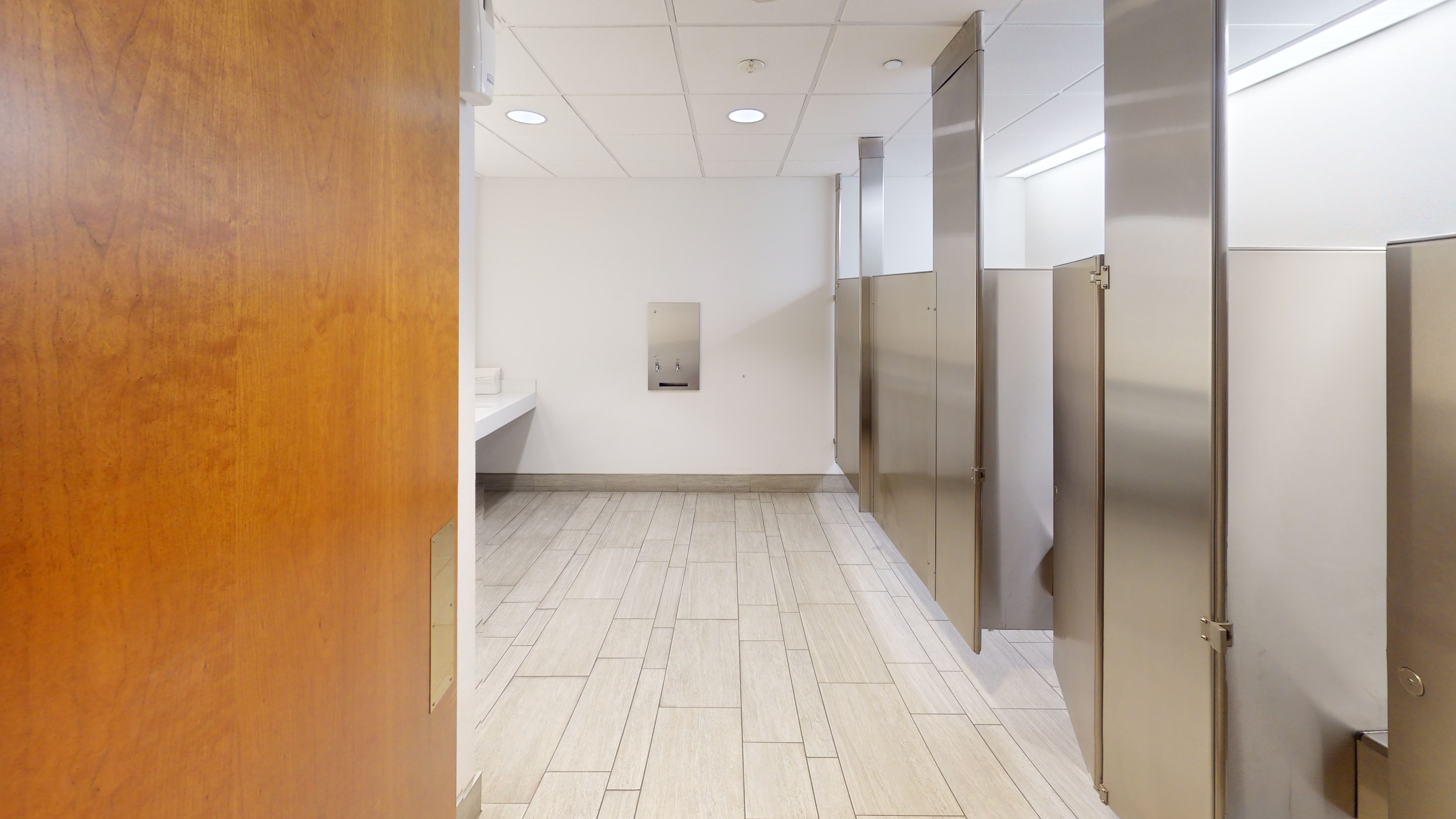Suite 100 34.jpg
