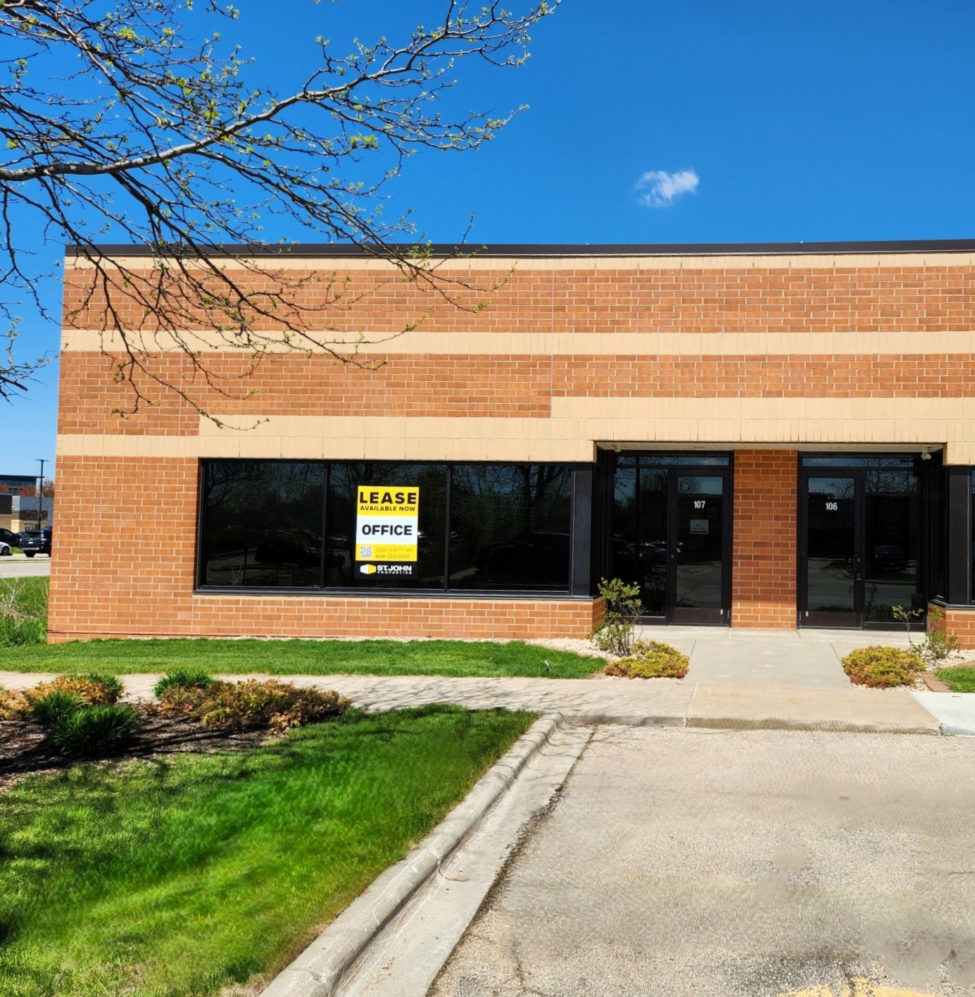 4610 Suite 107.jpg