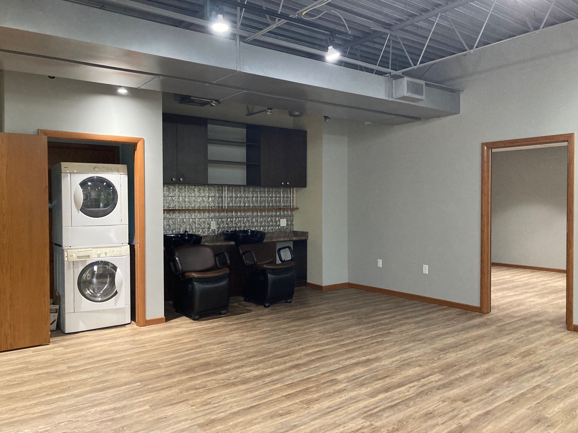 T Pike Salon Pic 3.jpg
