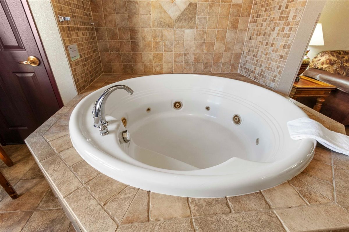 10-2411 River Rd Unit 2344-234_4301.jpg