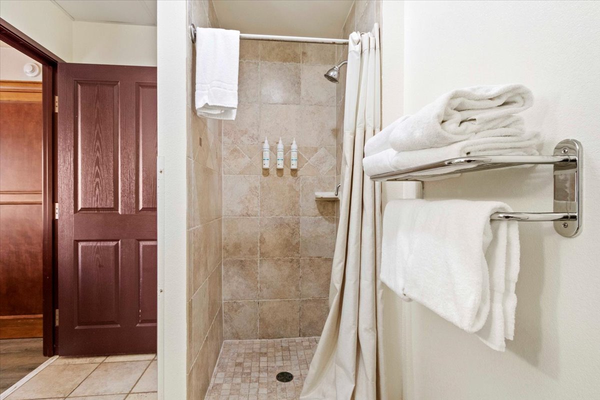 20-2411 River Rd Unit 2344-234_4331.jpg