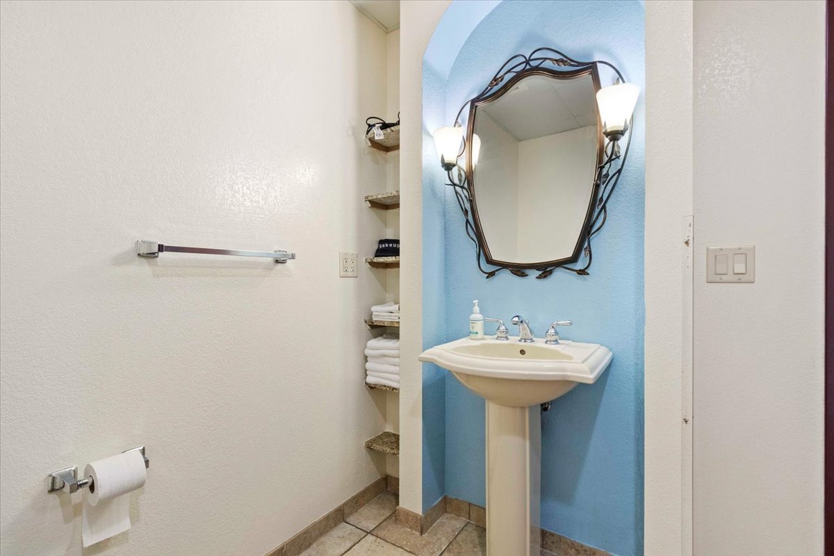 19-2411 River Rd Unit 2344-234_4328.jpg