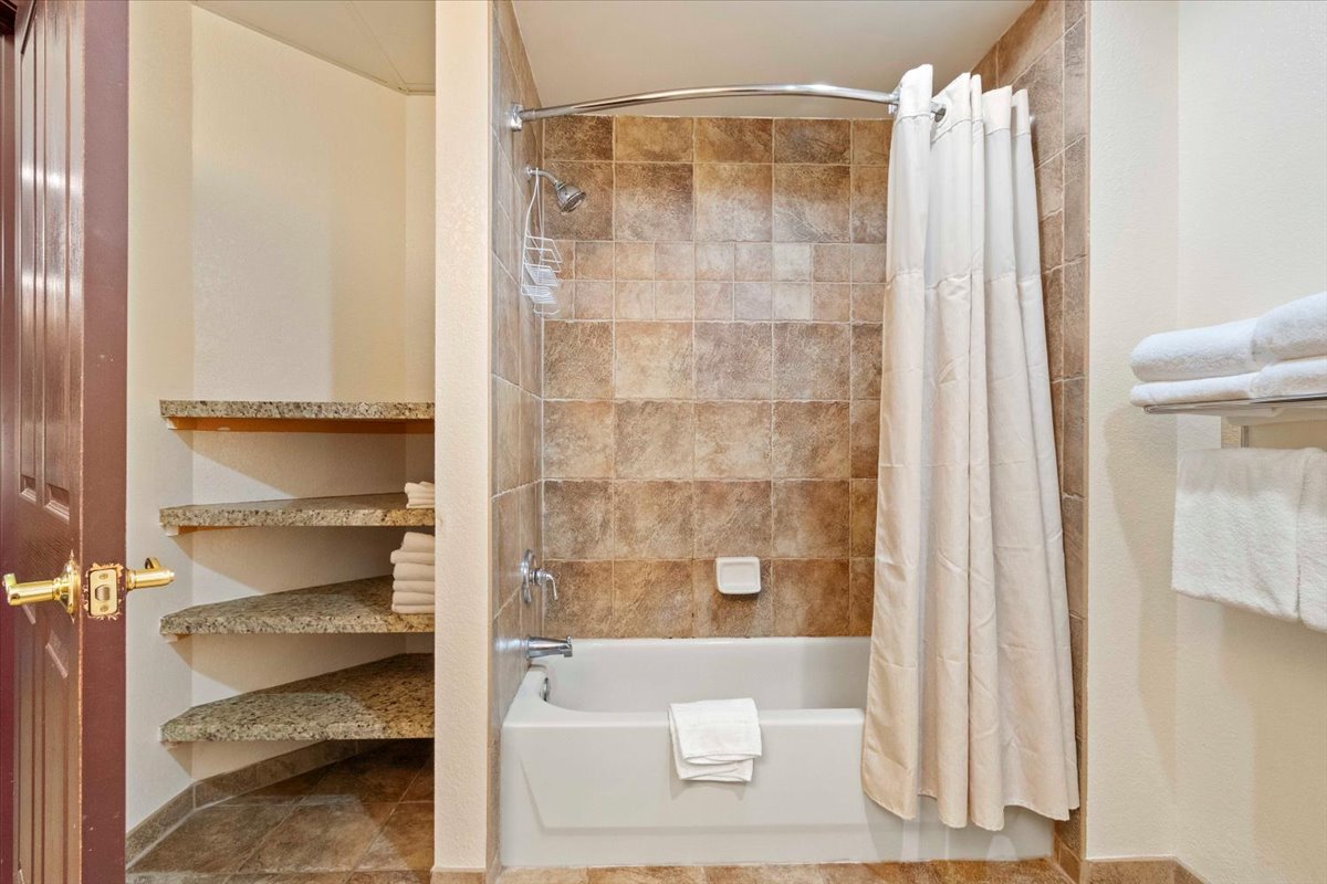 23-2411 River Rd Unit 2344-234_4340.jpg