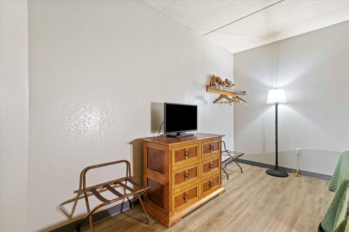 27-2411 River Rd Unit 2344-234_4352.jpg