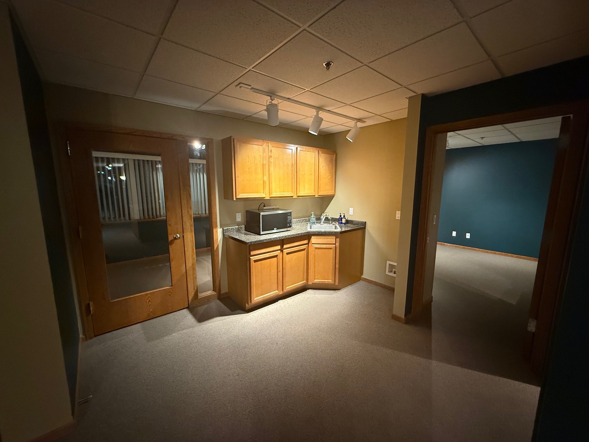 Kitchenette Area.jpg
