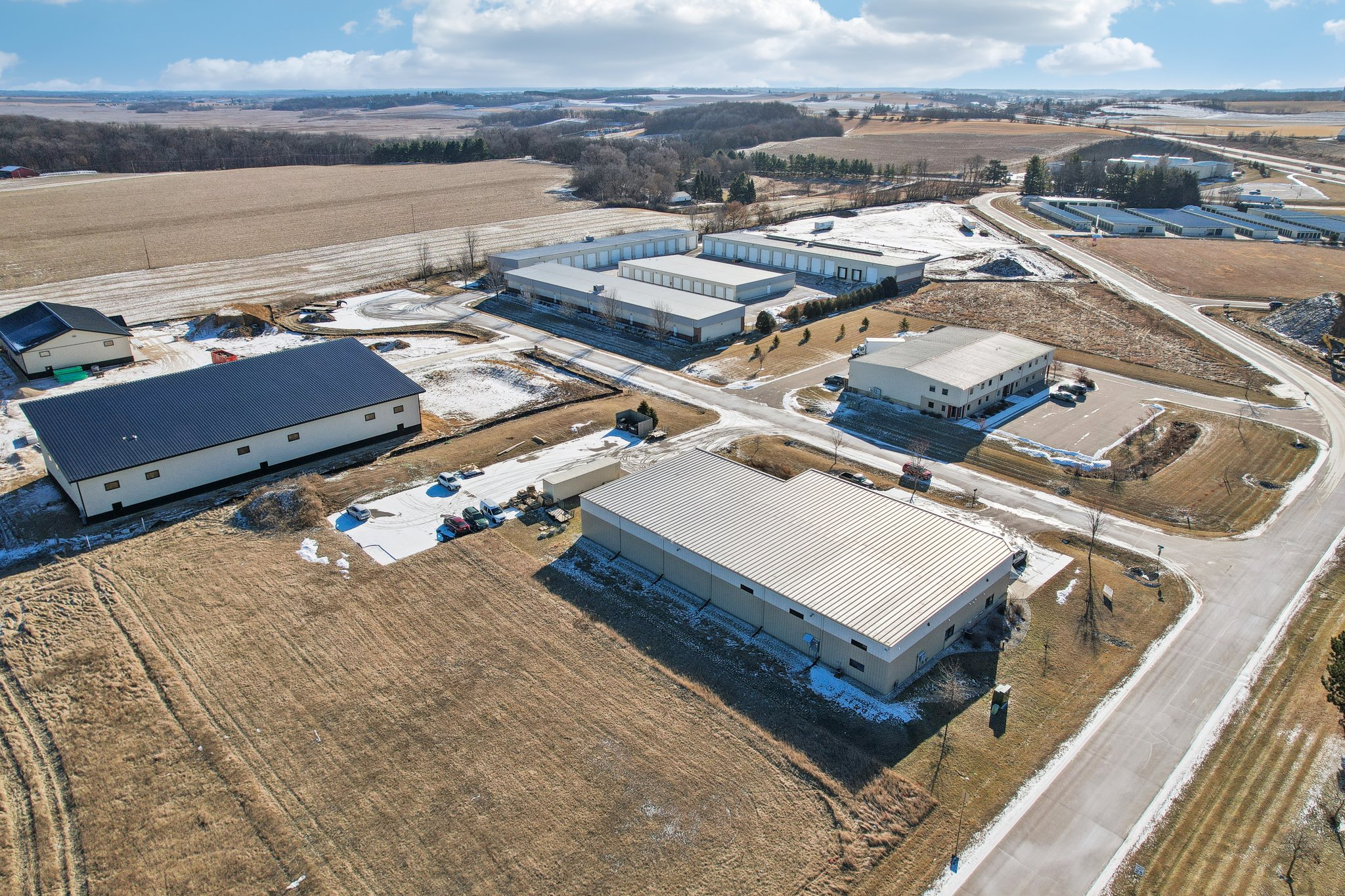 18-web-or-mls-Darlin Dr-018.jpg