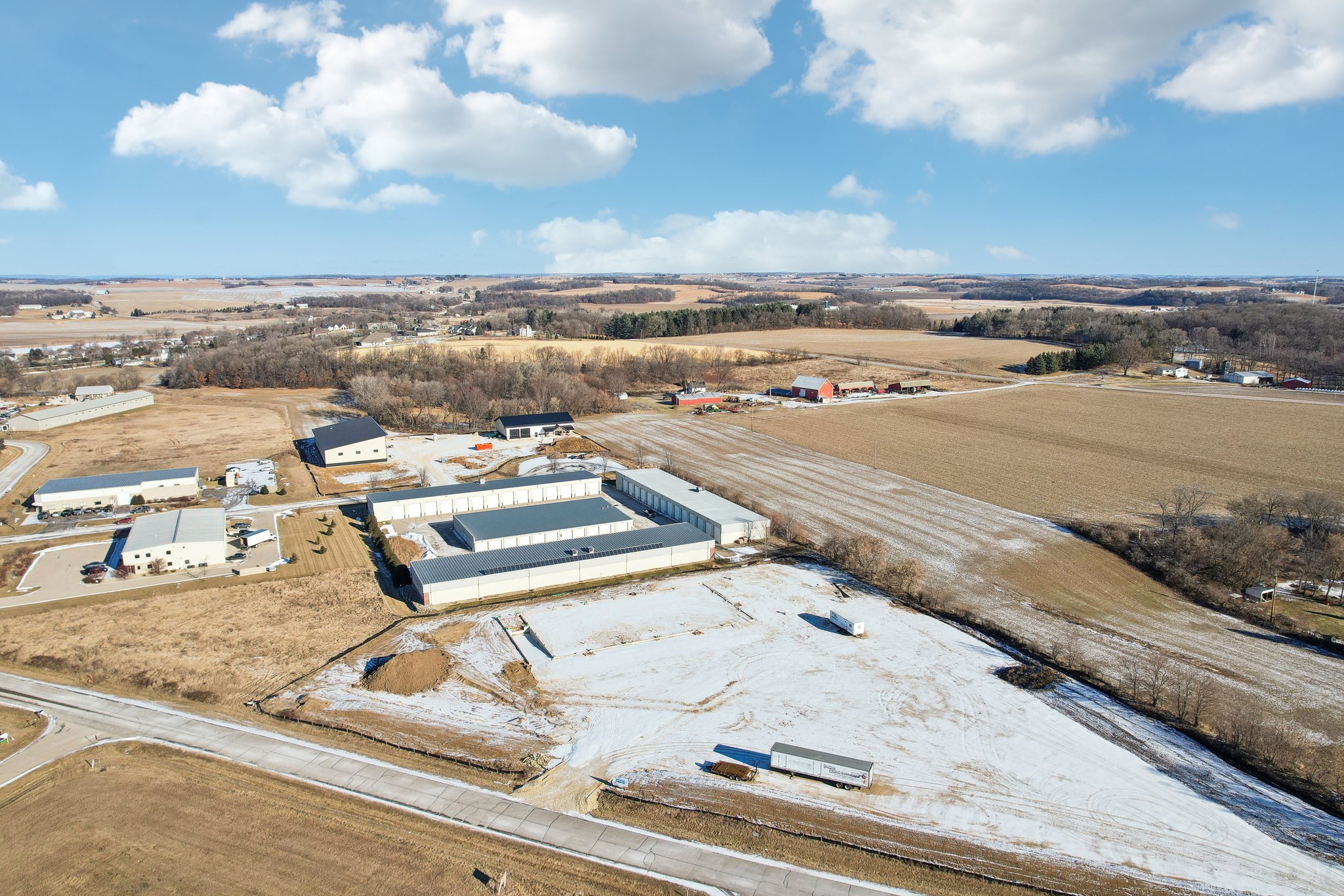 12-web-or-mls-Darlin Dr-012.jpg