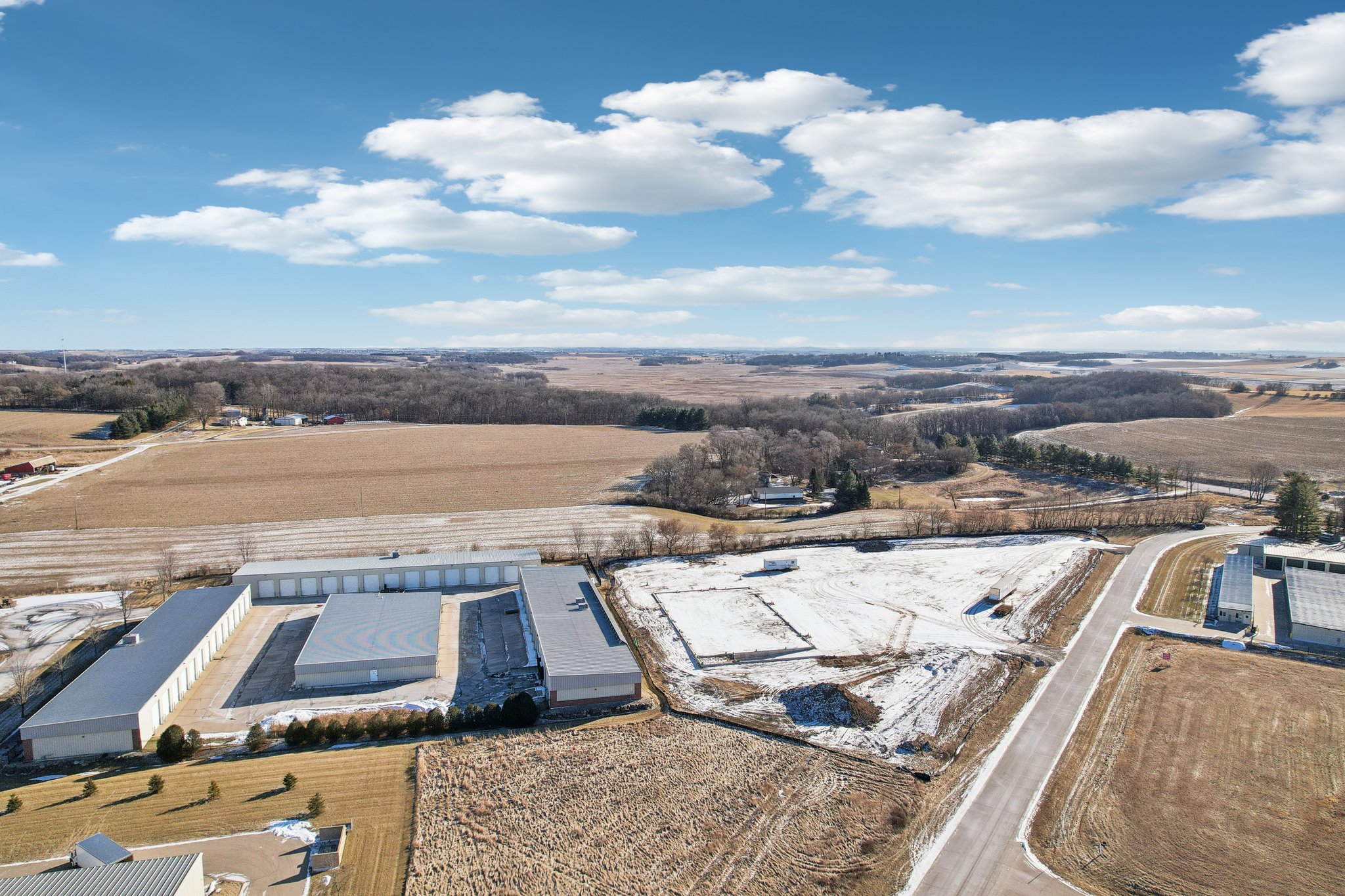 10-web-or-mls-Darlin Dr-010.jpg