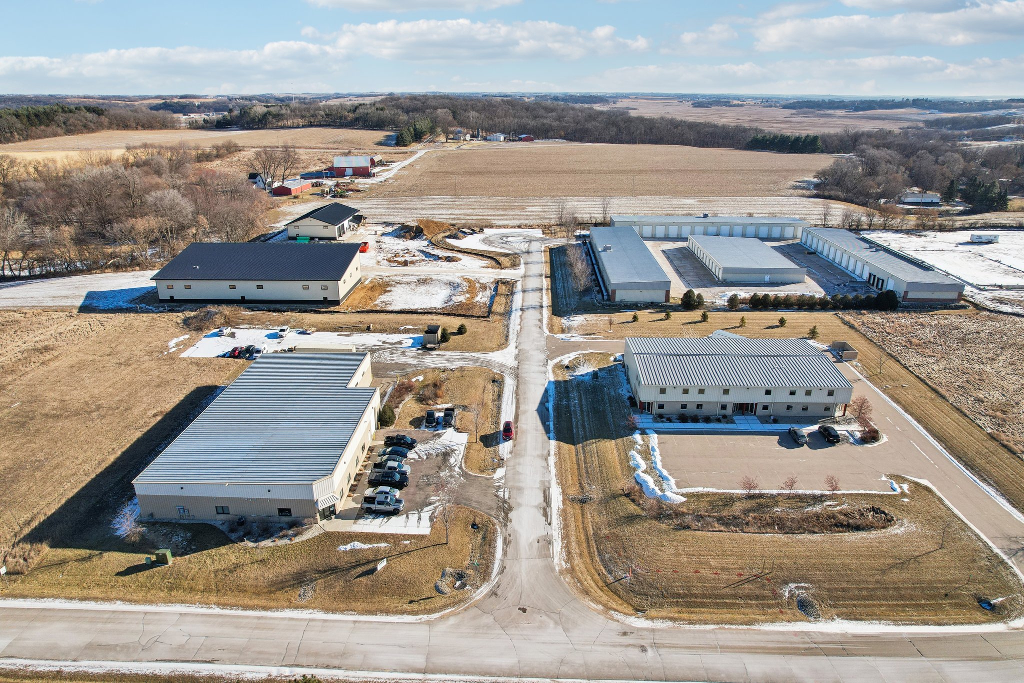 9-web-or-mls-Darlin Dr-009.jpg