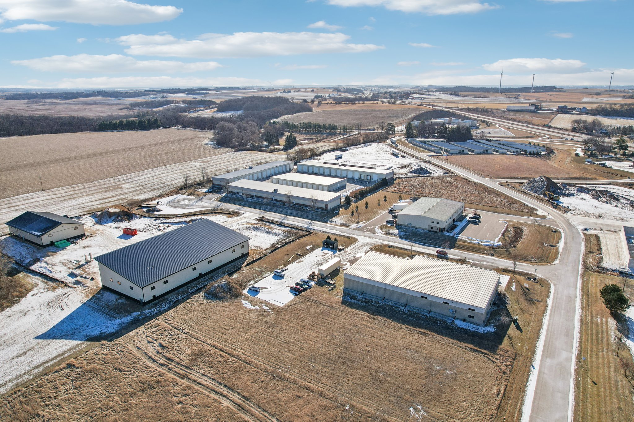 6-web-or-mls-Darlin Dr-006.jpg