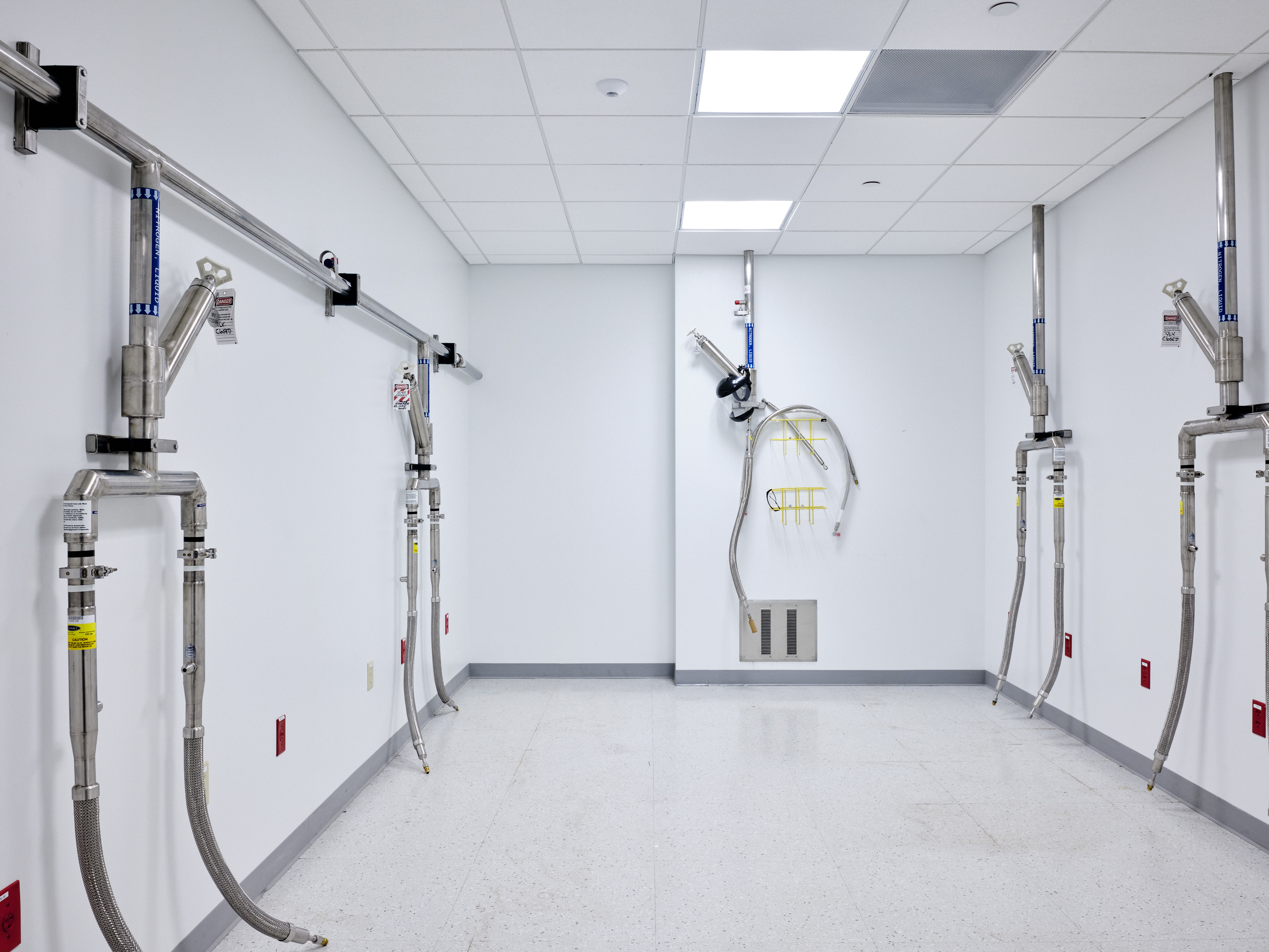 URP 535_Cell Storage B w LN2.jpg