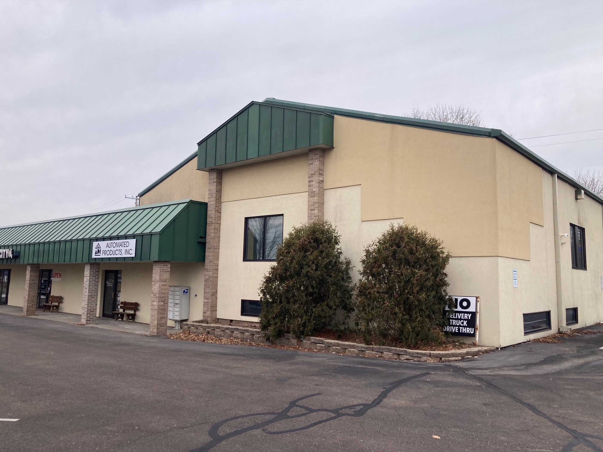 600 W Verona Ave - Pic 2.jpg