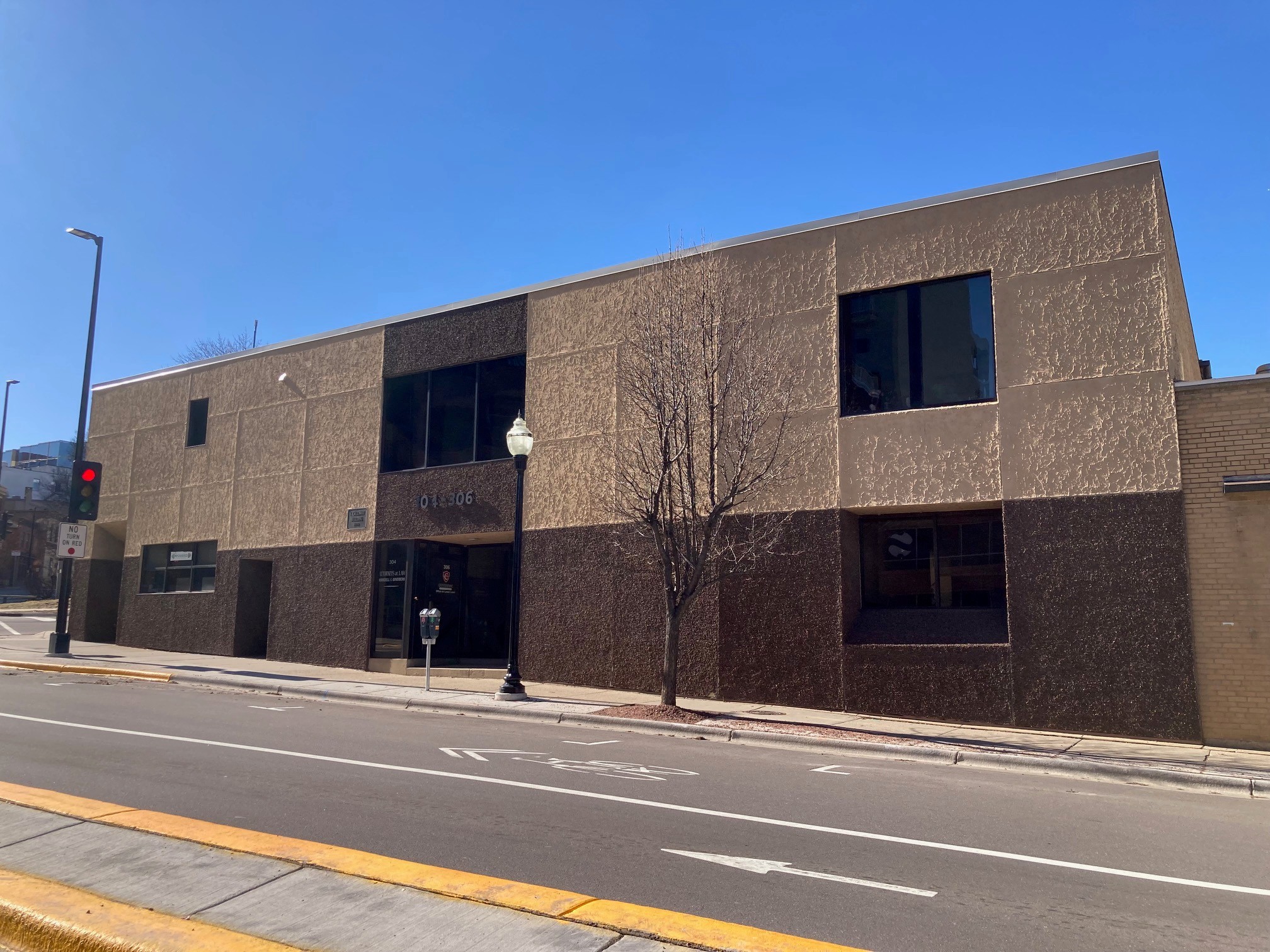 306 E. Wilson St - Pic 1b.jpg