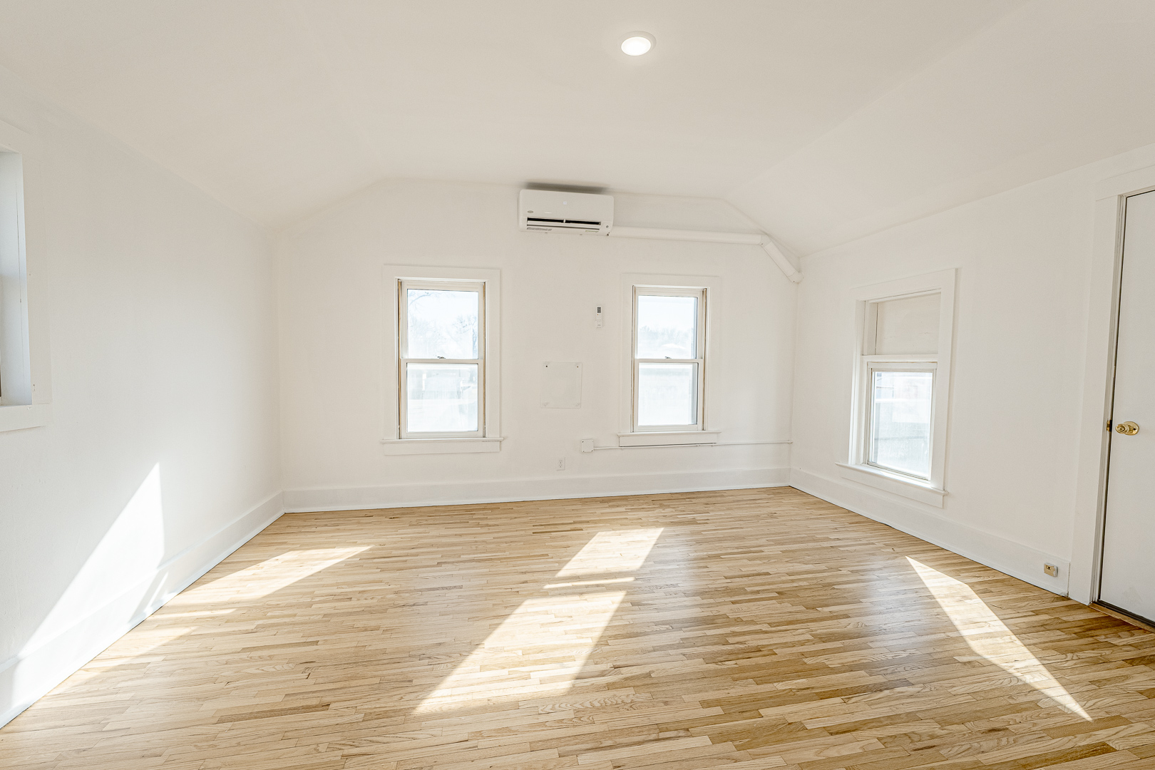 127 W Main St-49.jpg