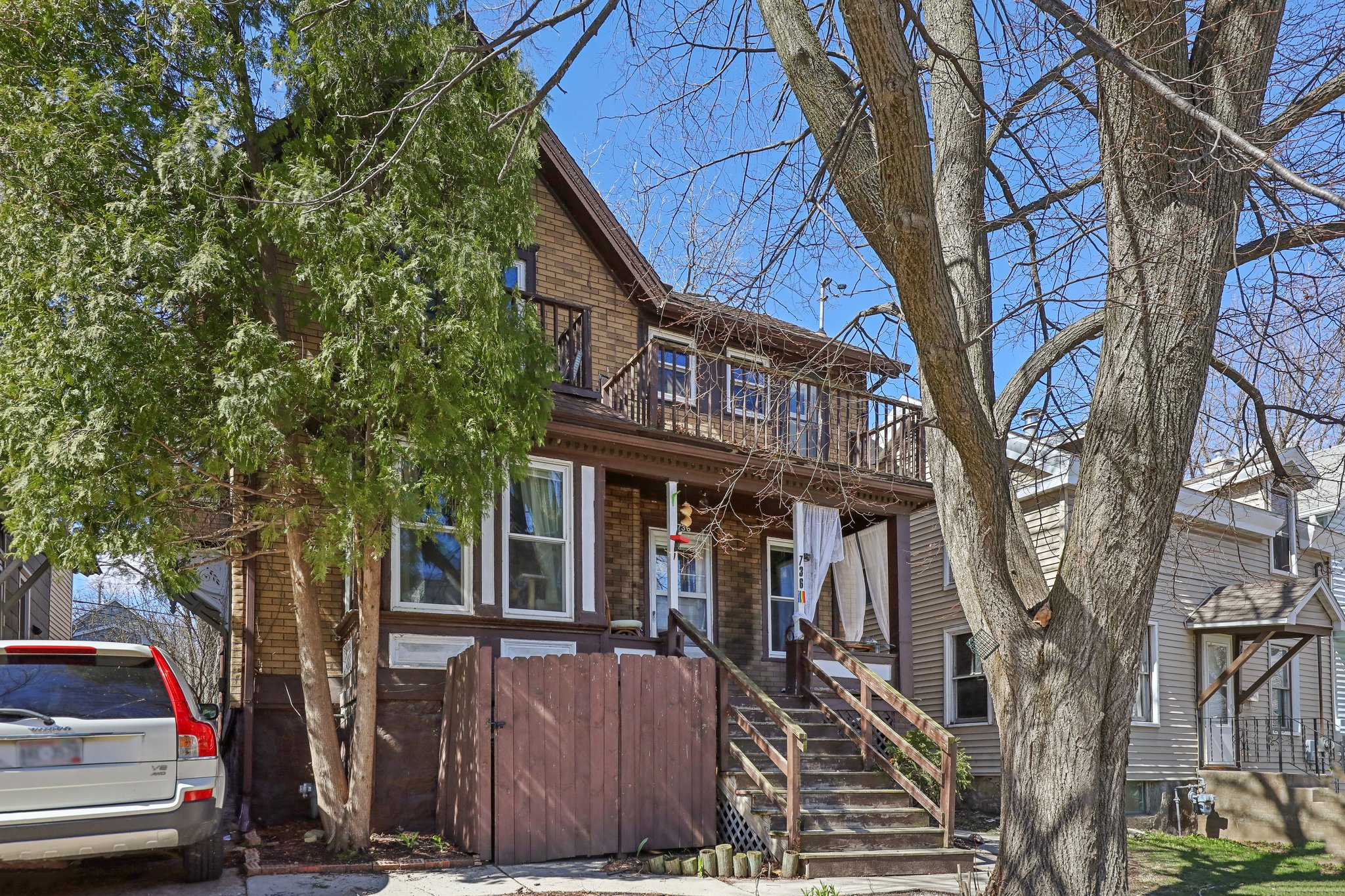 6-web-or-mls-E Johnson St-006.jpg