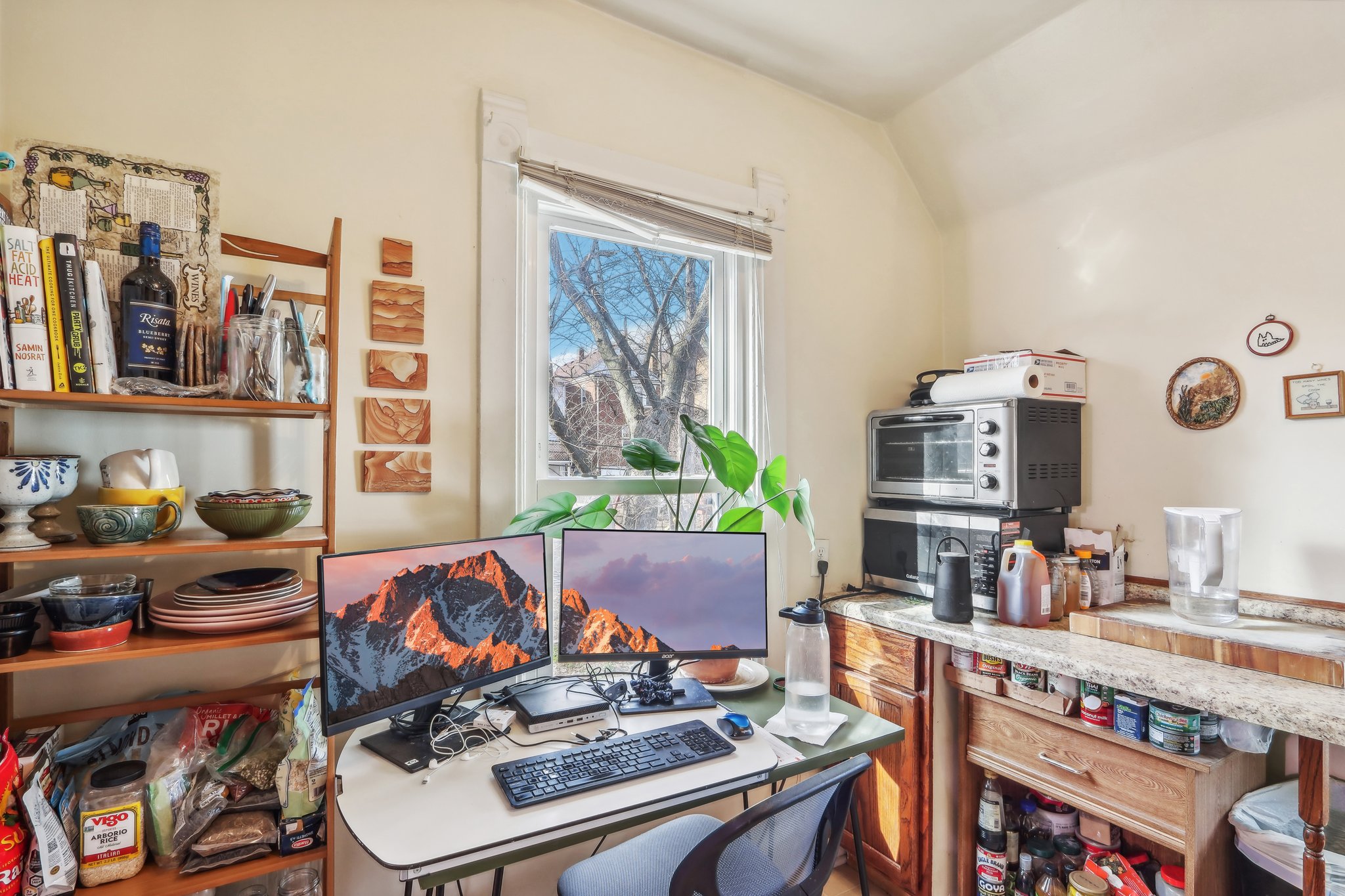 5-web-or-mls-E Johnson St-005.jpg