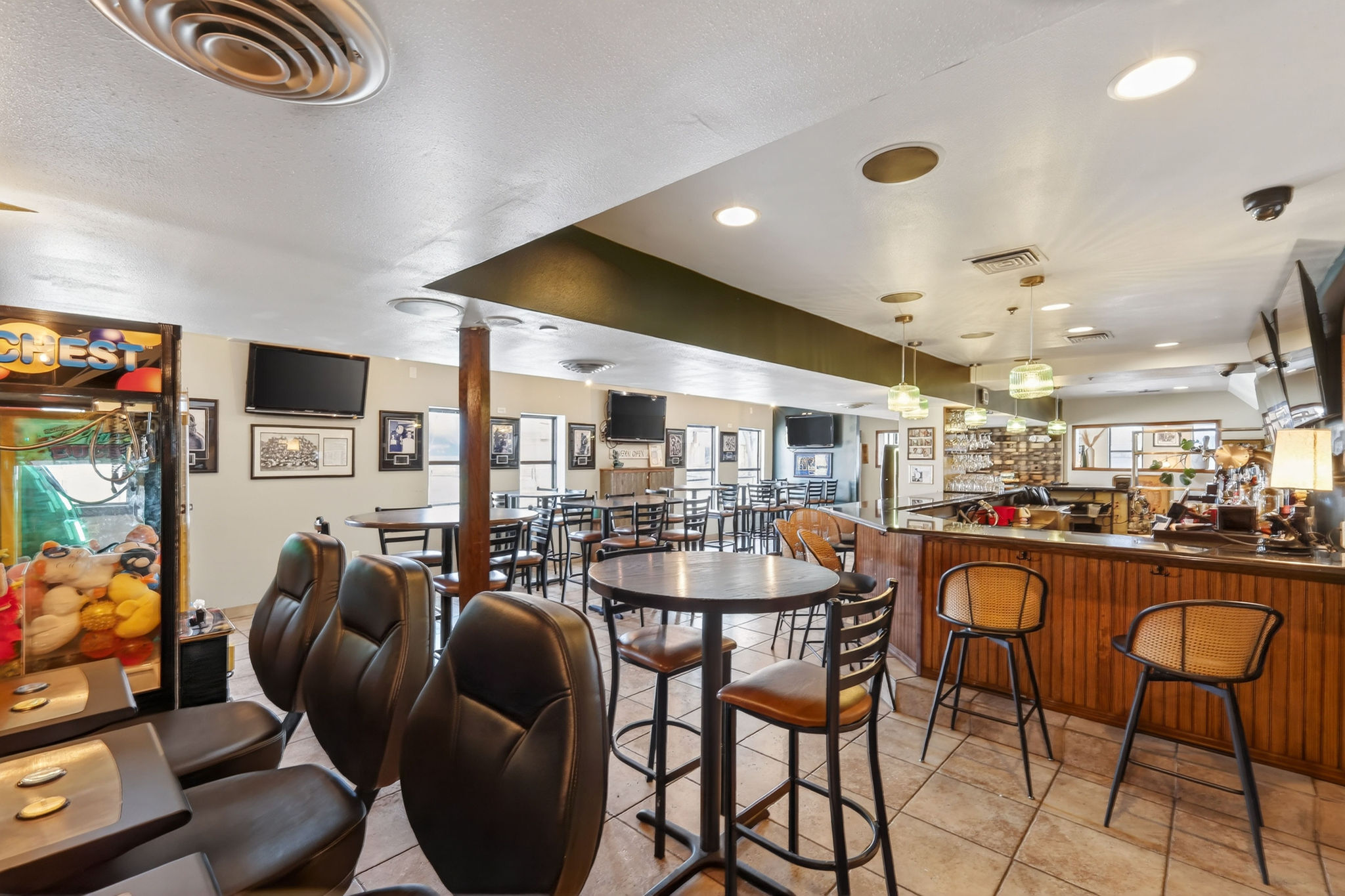 Bar 1st Floor05a9141.jpg