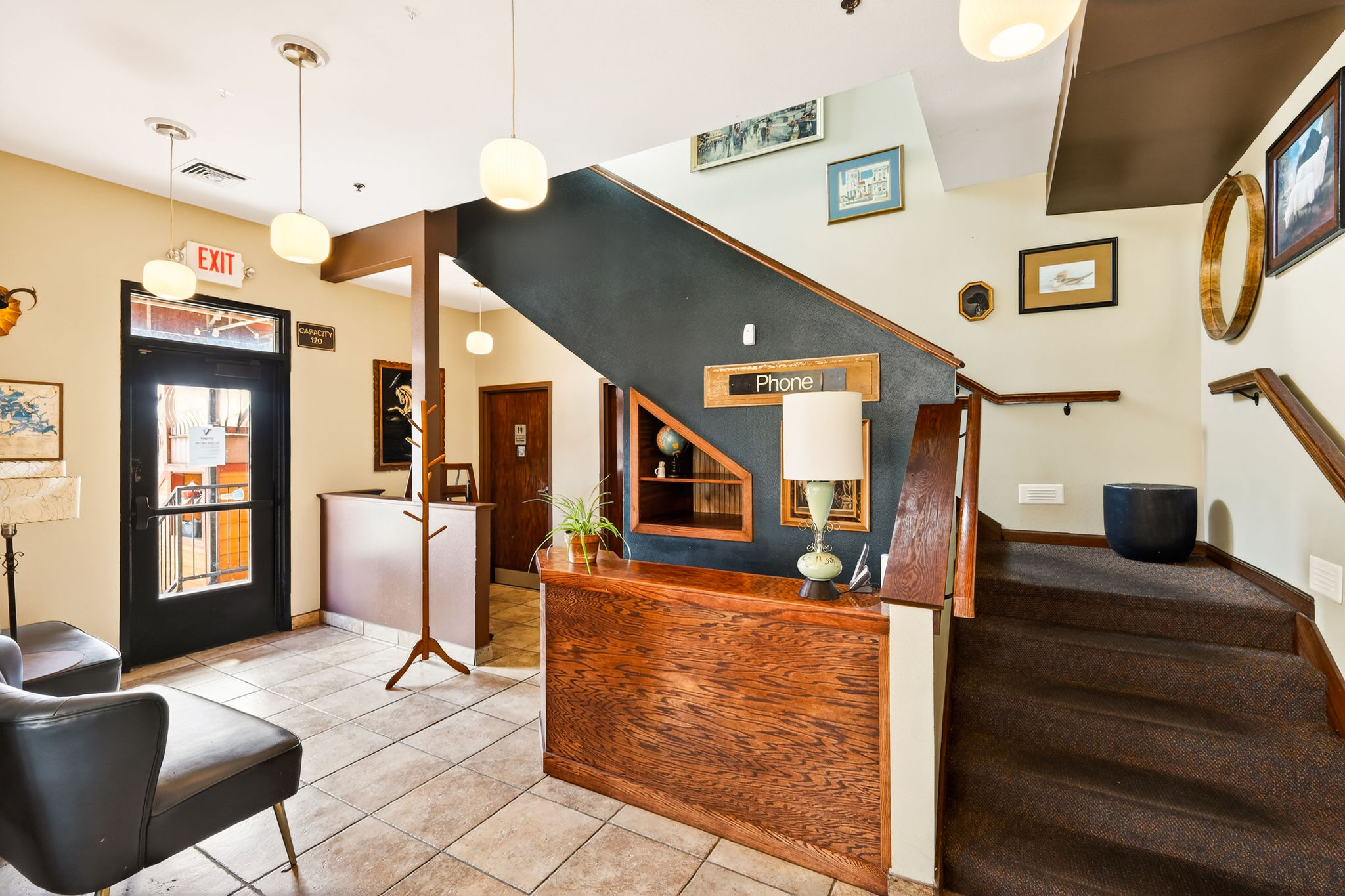 Bar 1st Floor95a9197.jpg