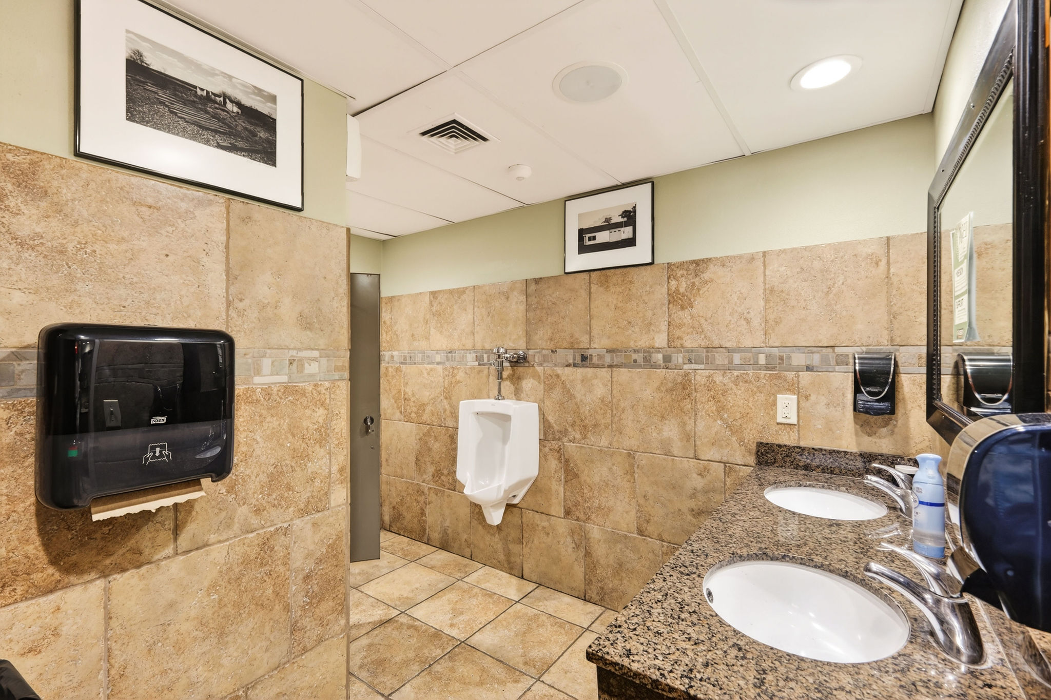 Bathroom15A9168.jpg