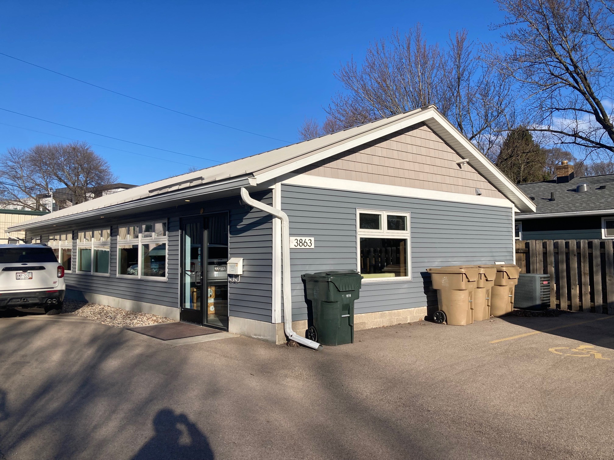 3863 Clover Lane - Pic 2.jpg