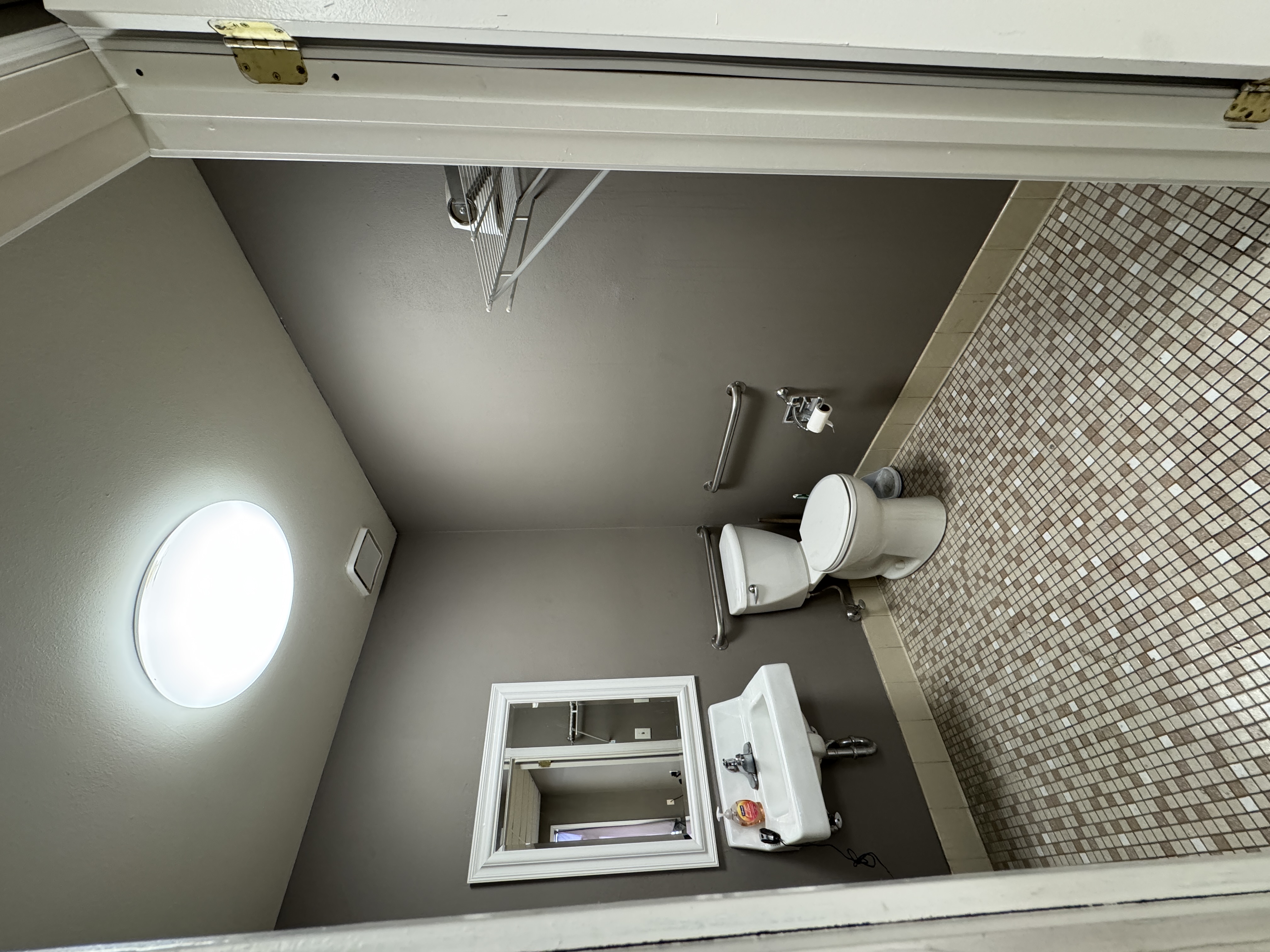 Bathroom 2.JPG