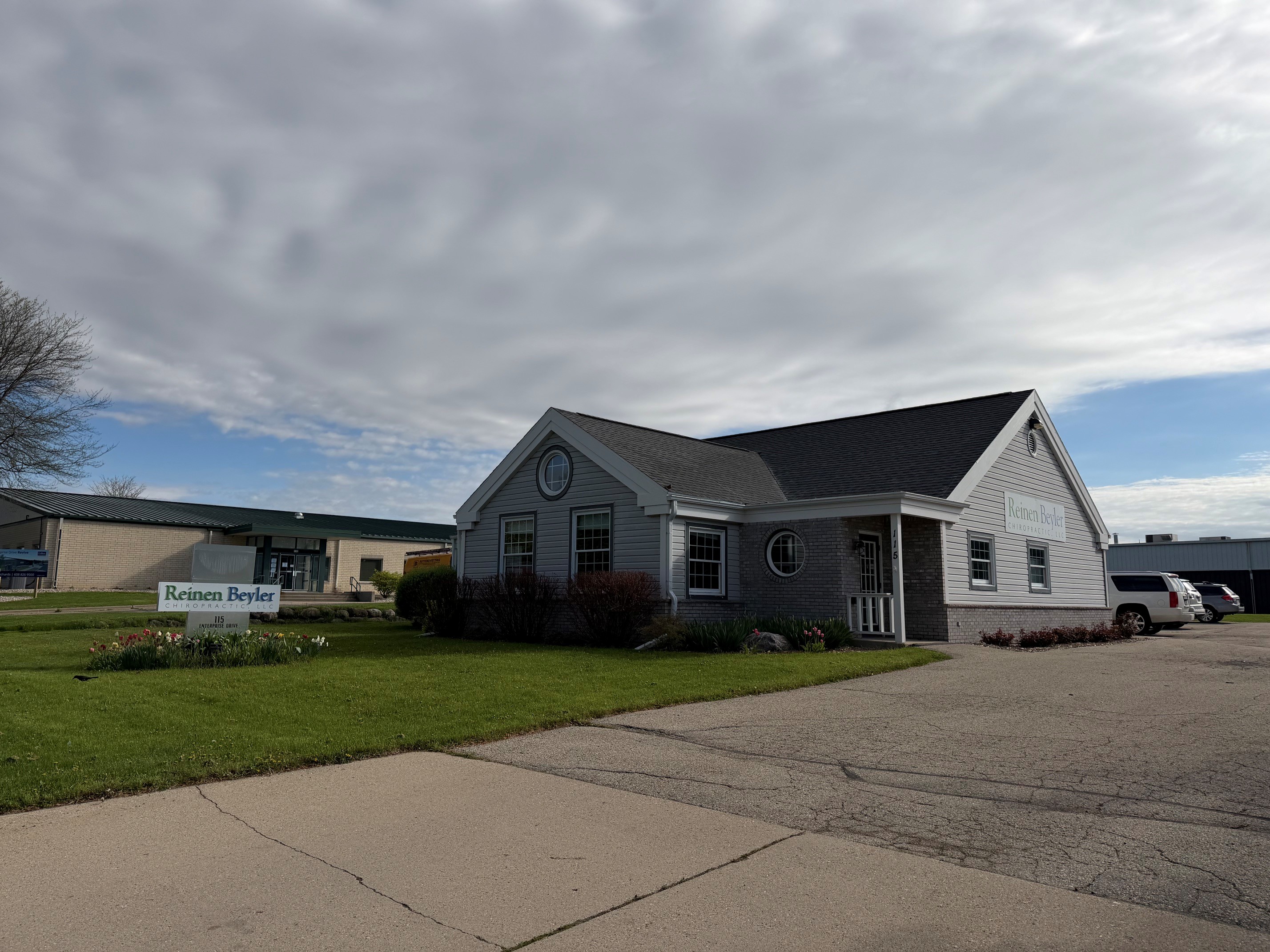 115 Enterprise Dr - Pic B.jpg