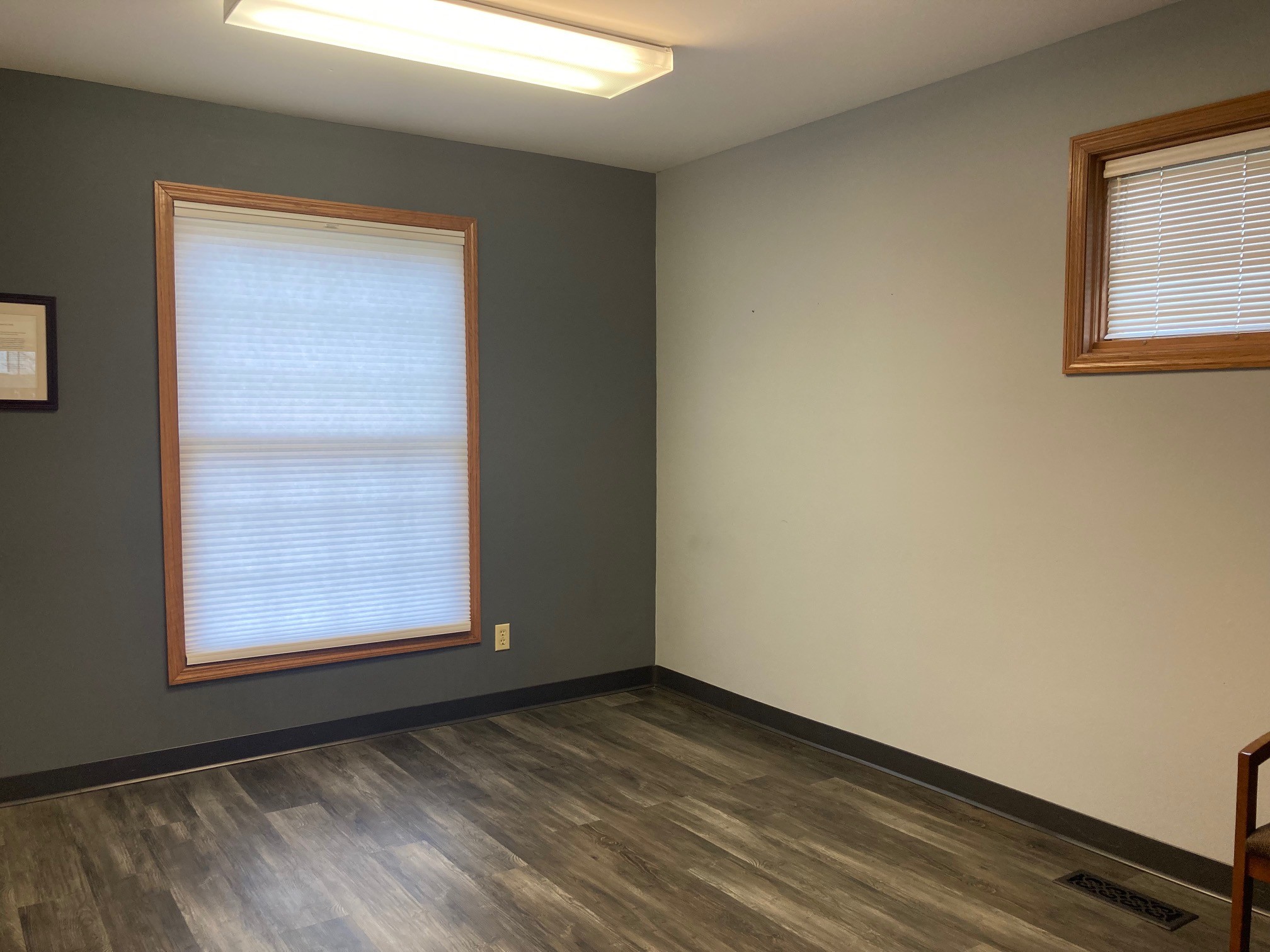 115 Enterprise Dr - Pic 7.jpg