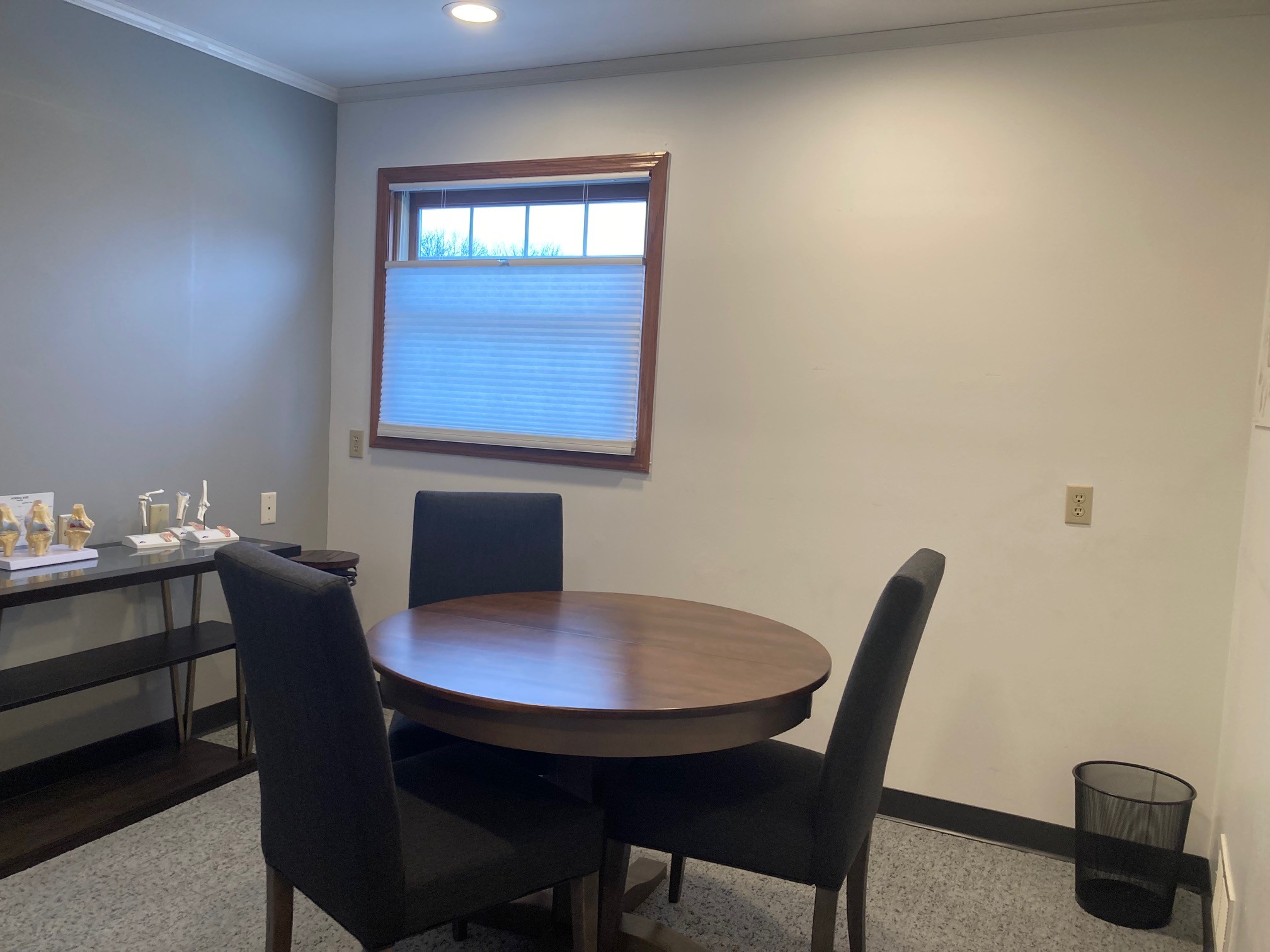 115 Enterprise Dr - Pic 3.jpg