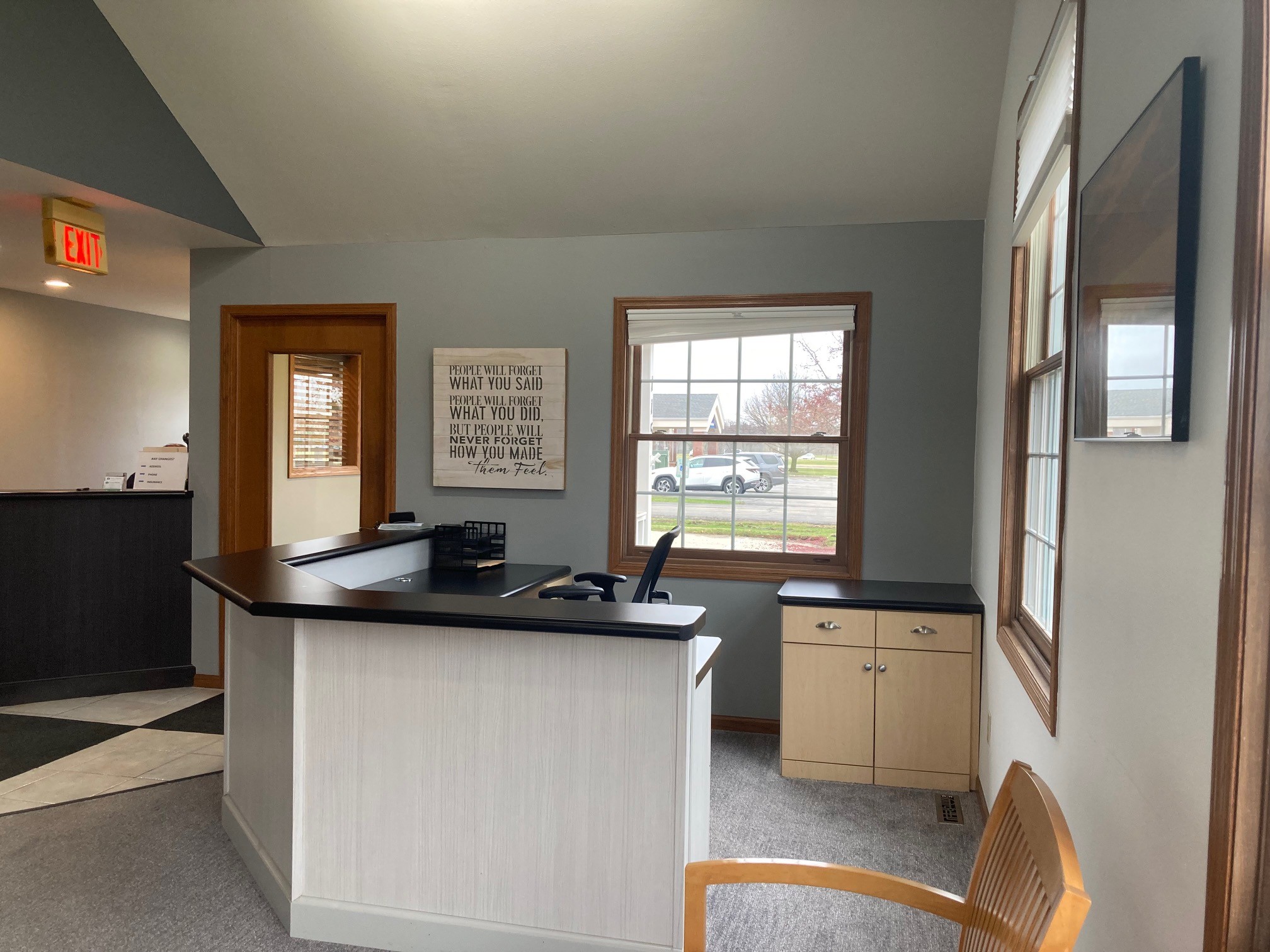 115 Enterprise Dr - Pic 2.jpg