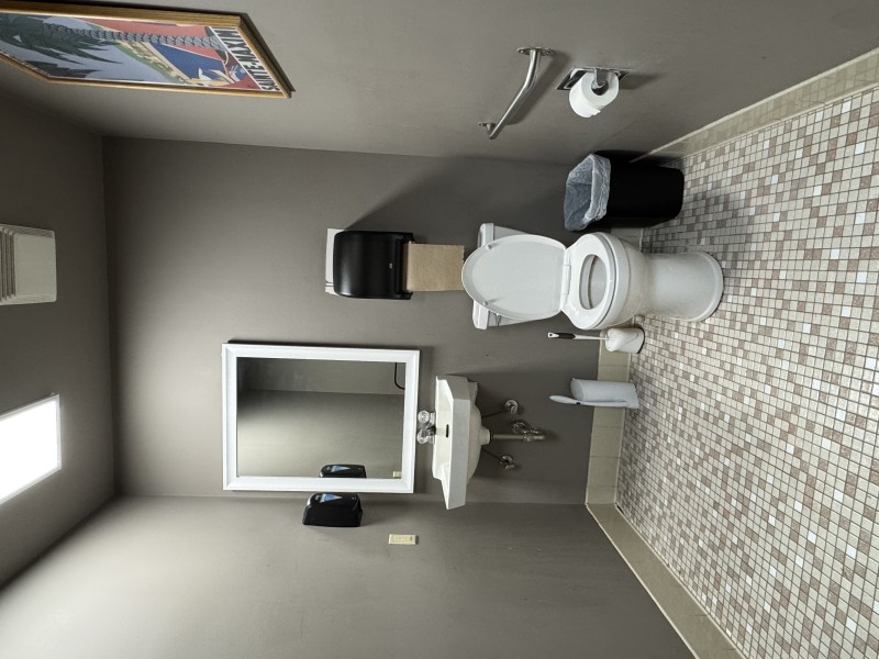Bathroom.JPG