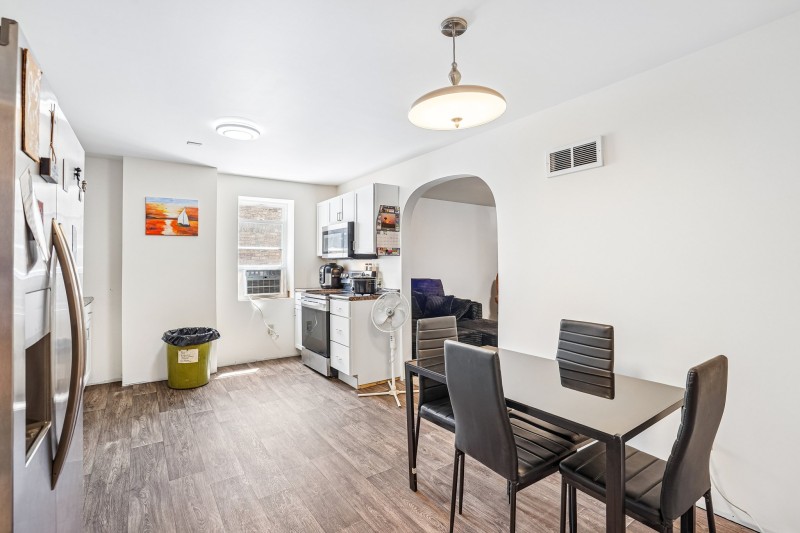 11-web-or-mls-E Main St-S0406-011.jpg