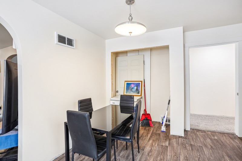 12-web-or-mls-E Main St-S0406-012.jpg