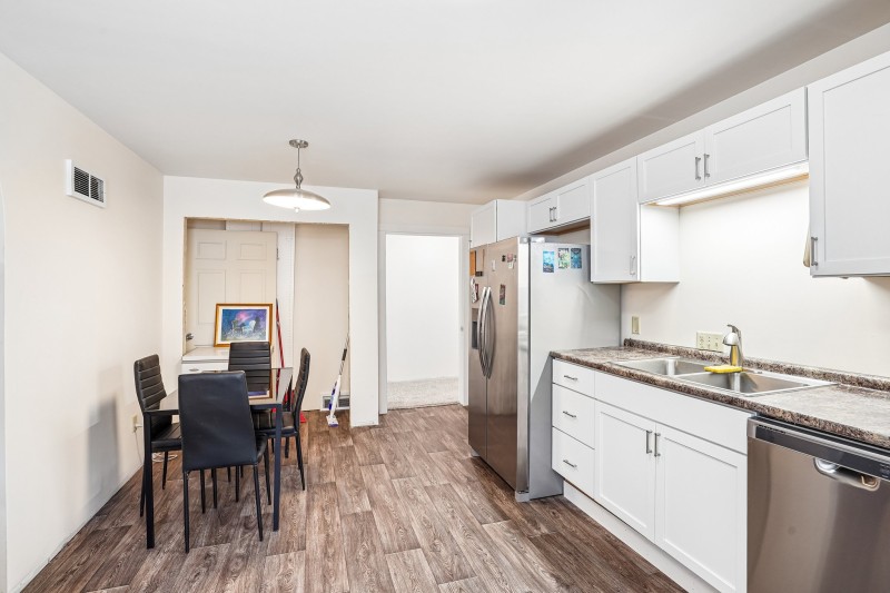 20-web-or-mls-E Main St-S0406-020.jpg