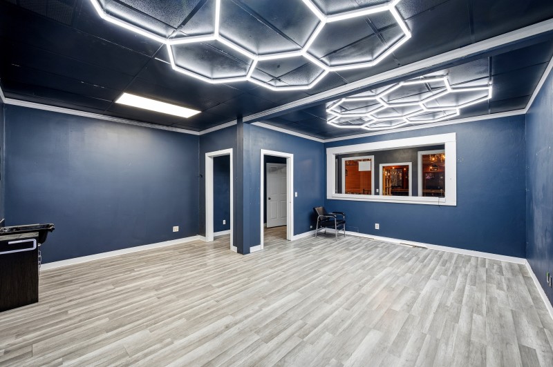 162-168 W Main St-24.jpg