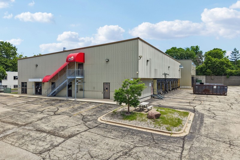 4484 Robertson Rd - Exterior 2.jpg