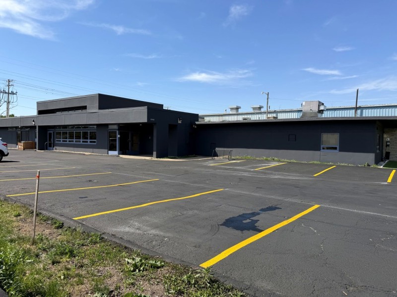 05 - Exterior Parking Lot.jpg